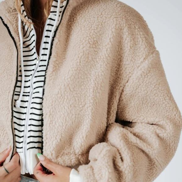 NWT Clad & Cloth Chai Cream Faux Fur Sherpa Cropped Bomber Jacket L - Picture 3 of 13